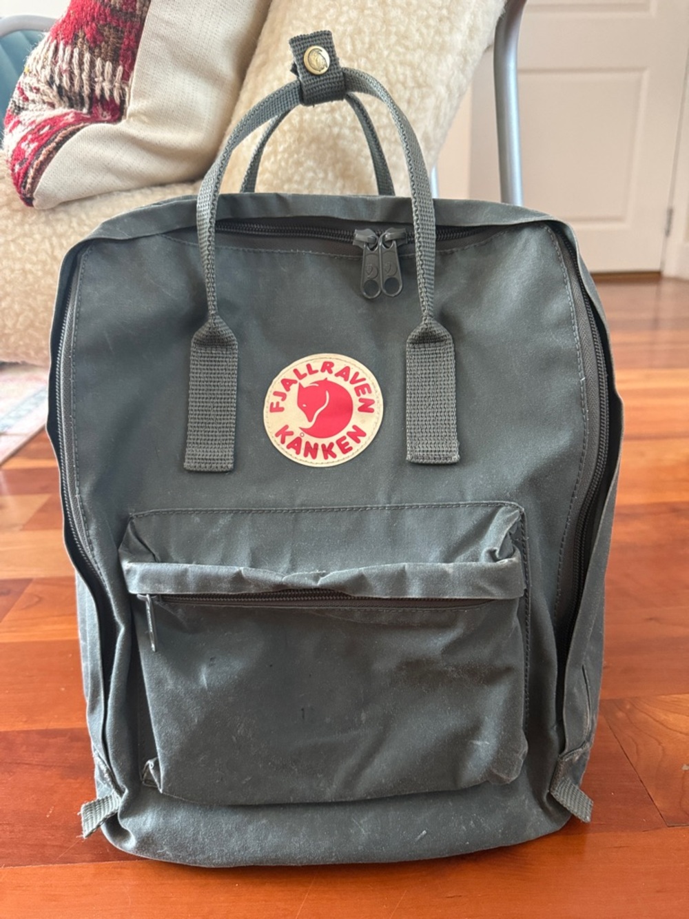 Fjallraven Kånken Classic Backpack in Dark Green/Gray